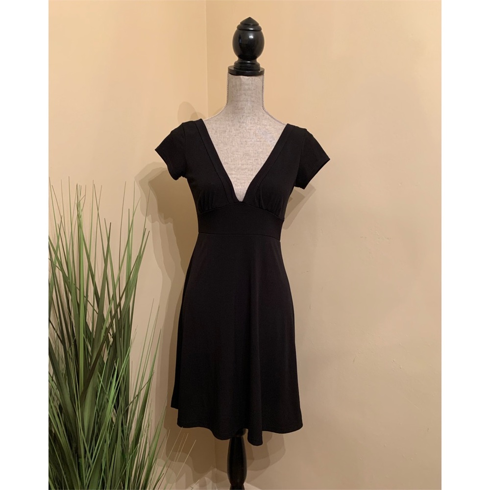 Zoey Beth V Neck Black Dress M